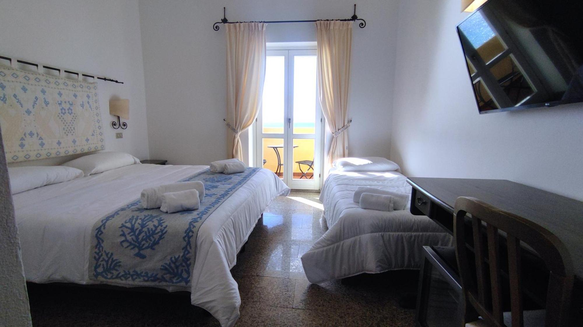 Hotel Castello Golfo Aranci Bagian luar foto